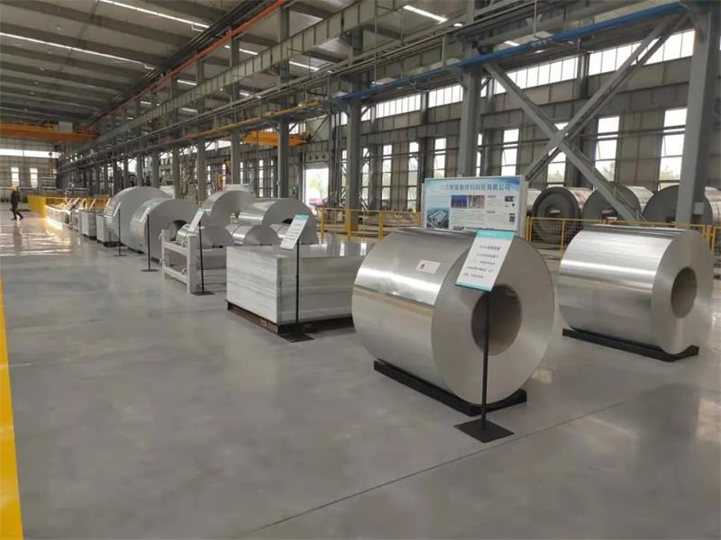 河南省委書記樓陽生、省長王凱蒞臨明泰鋁業(yè)子公司明晟新材料參觀調(diào)研