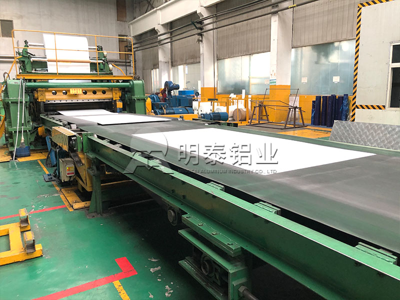 明泰鋁業(yè)生產(chǎn)汽車(chē)用5182鋁板-質(zhì)量?jī)?yōu)良-可定制生產(chǎn)